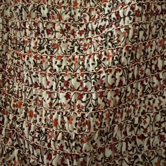 🤎 Smocked Fitted Floral Blouse - Picture 4 of 10